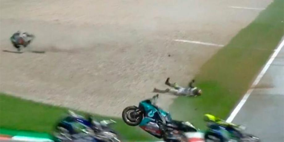 Impactante Accidente En El Motogp Un Milagro Salvo A Valentino Rossi Y Maverick Vinales El Frontal