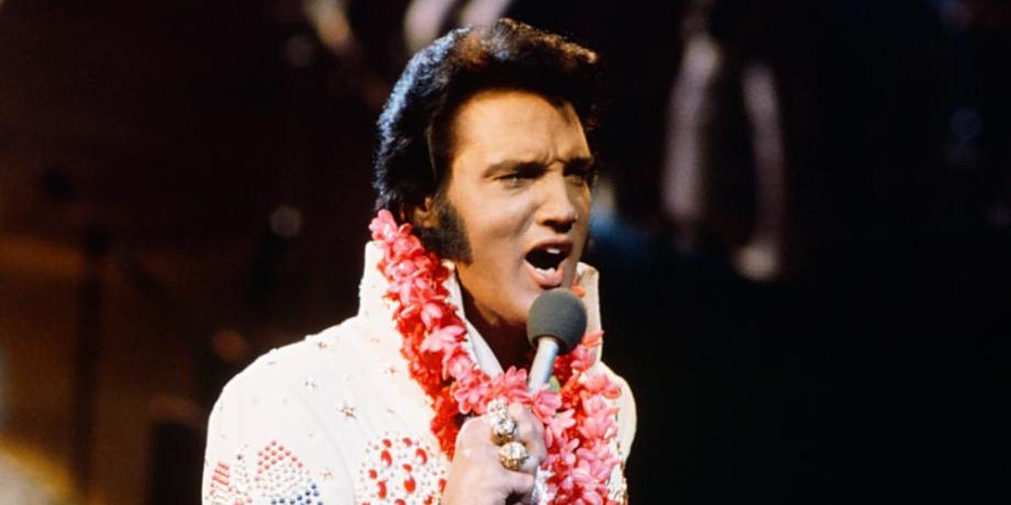 Elvis Presley se presentó en Honululu, Hawai, en un evento que vieron millones de personas alrededor del mundo.