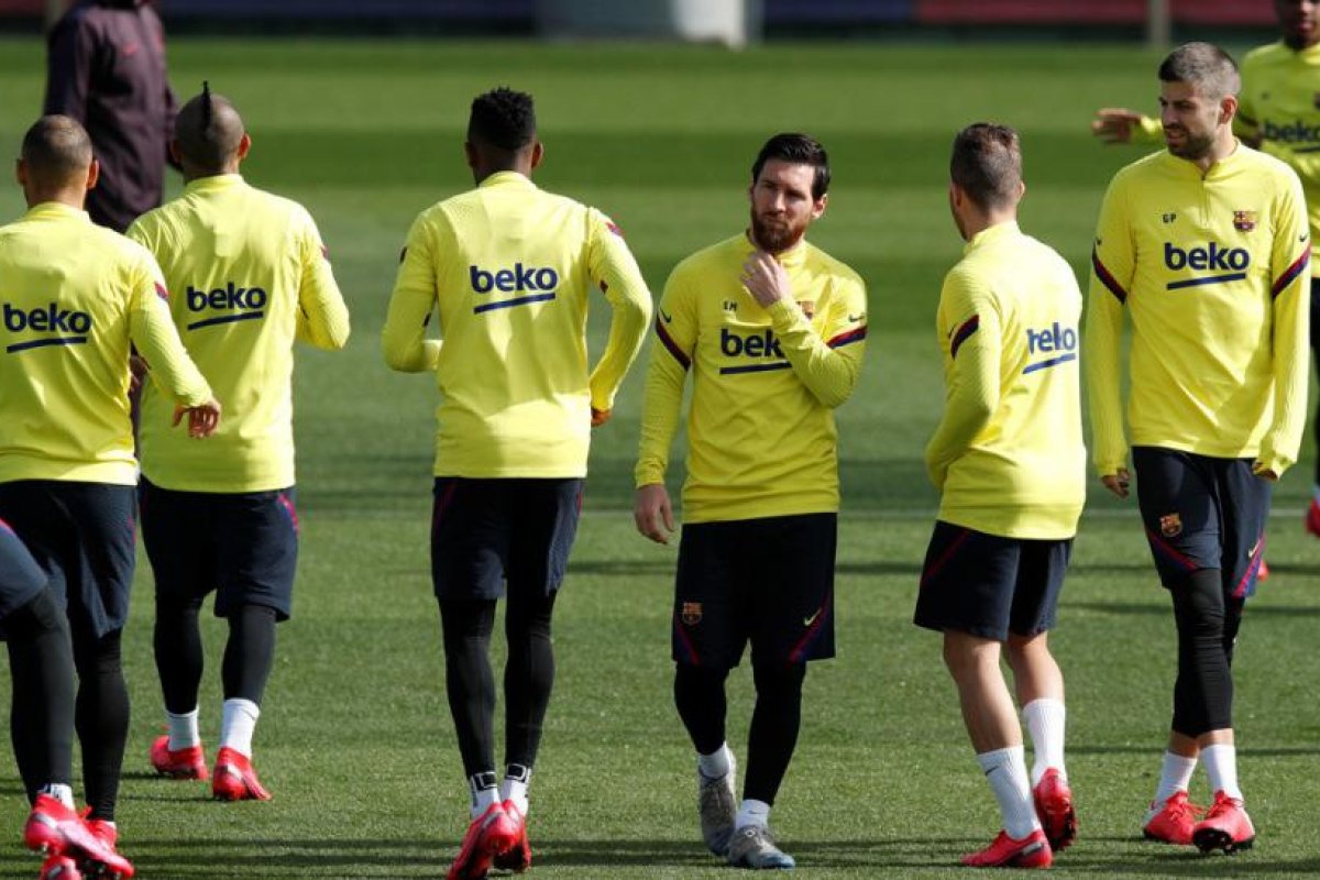 Revelan que Messi rompió toda relación con un importante jugador del F.C. Barcelona porque no le apoyó en su lucha contra la directiva del club