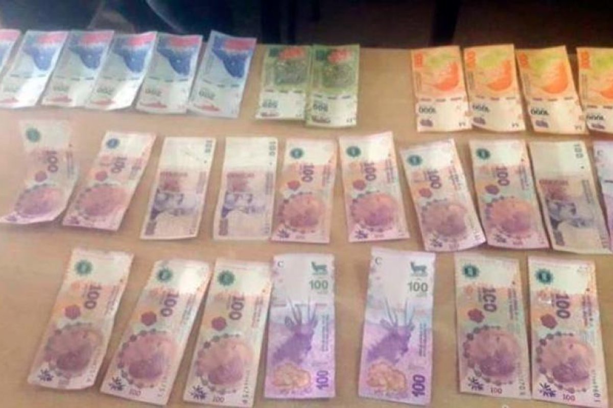 Delincuentes se apoderaron de $270 mil pesos del interior de un camión