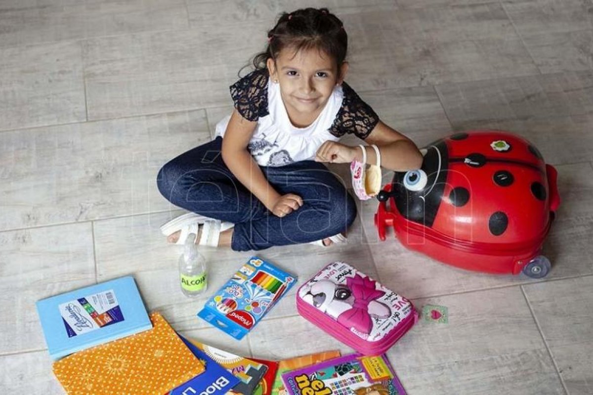 Los preparativos de Milagros para iniciar la primaria en su Río Gallegos natal