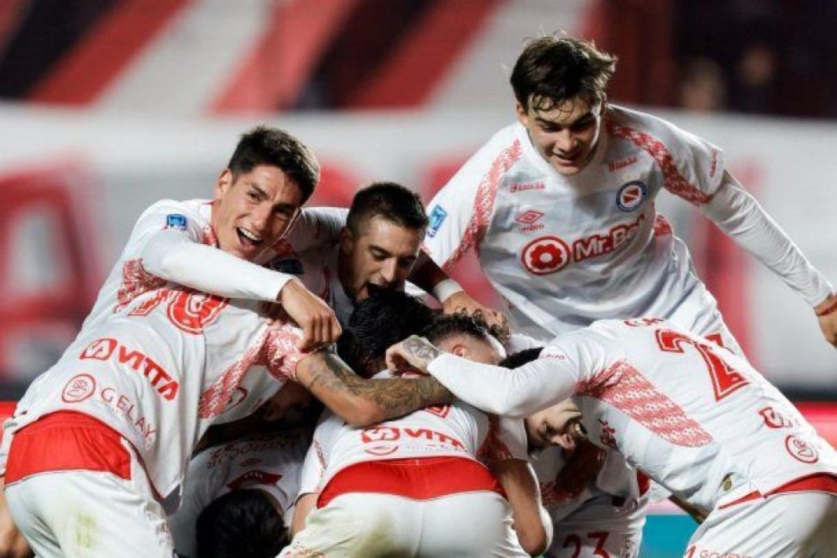 Argentinos Juniors logra una contundente victoria sobre Estudiantes de Río Cuarto