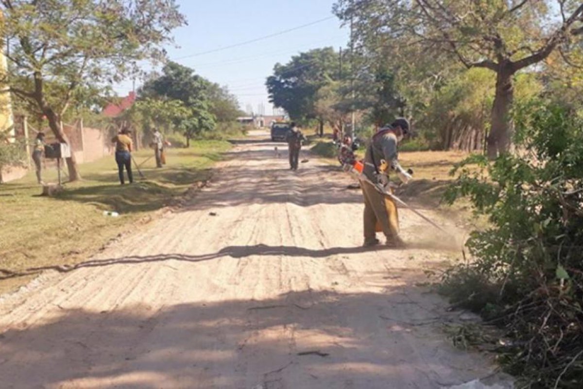 Barrio Usina: Realizan desmalezamiento y limpieza para erradicar microbasurales en baldíos y espacios públicos
