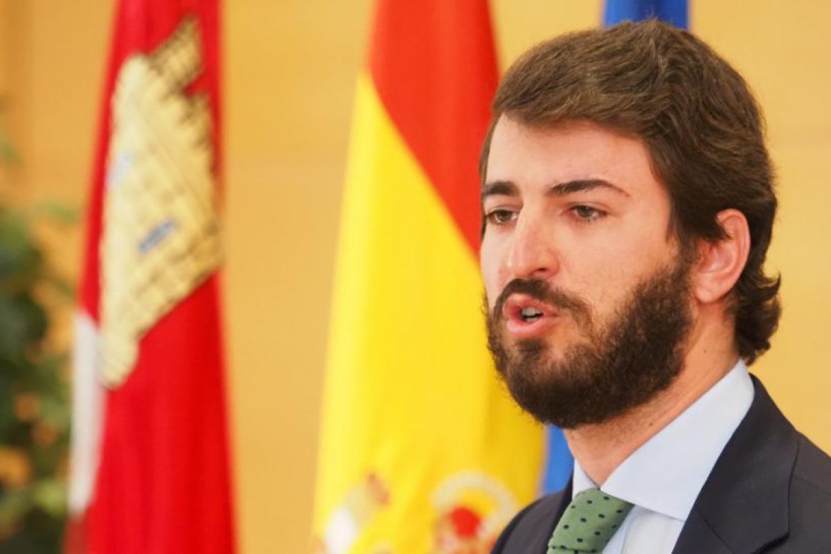 La extrema derecha entra por primera vez en un gobierno regional en España tras el pacto entre PP y Vox