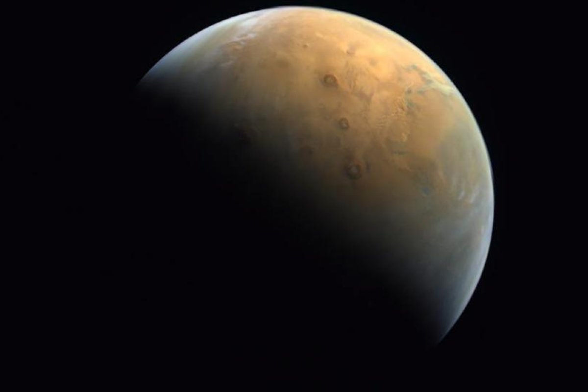 El orbitador emiratí envía su primera imagen de Marte