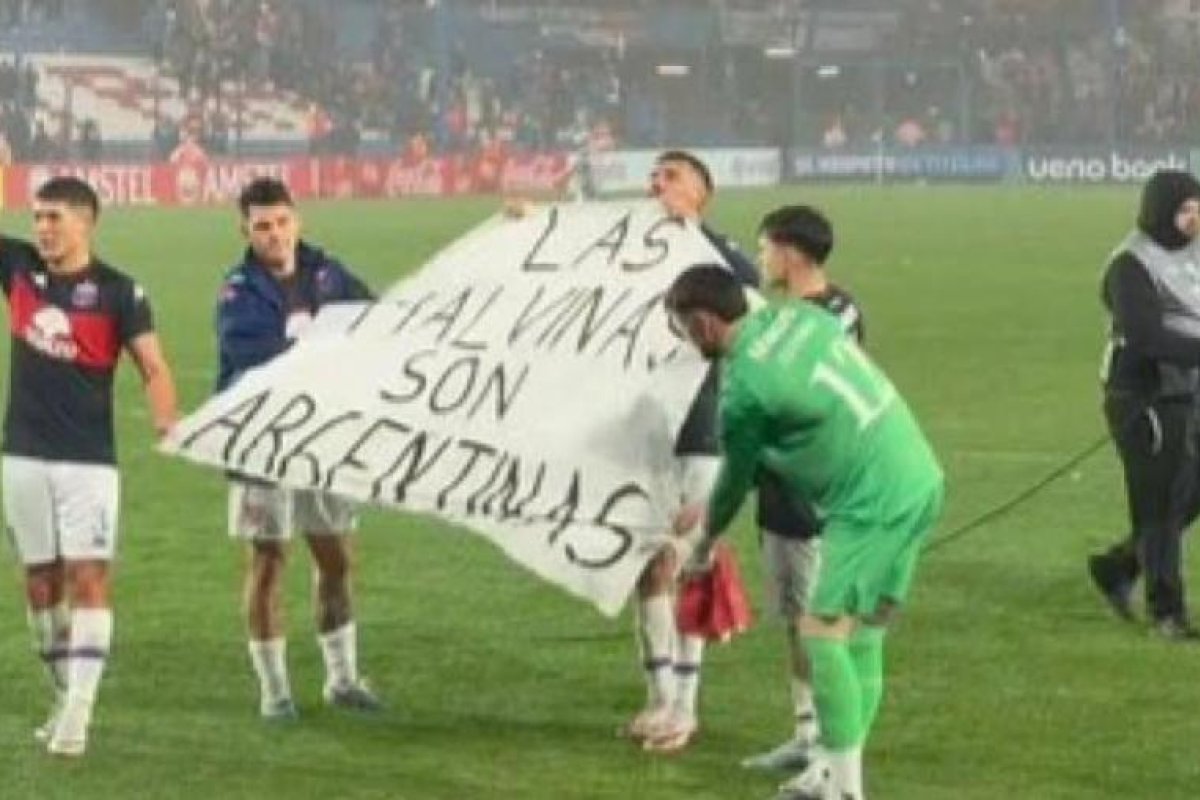 Tigre bajo análisis por exhibir bandera en Copa Sudamericana