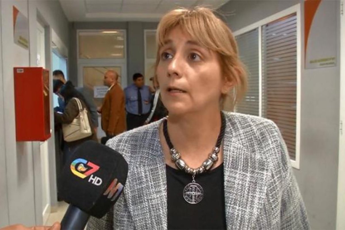 Un docente va a juicio por abusar y embarazar a una alumna