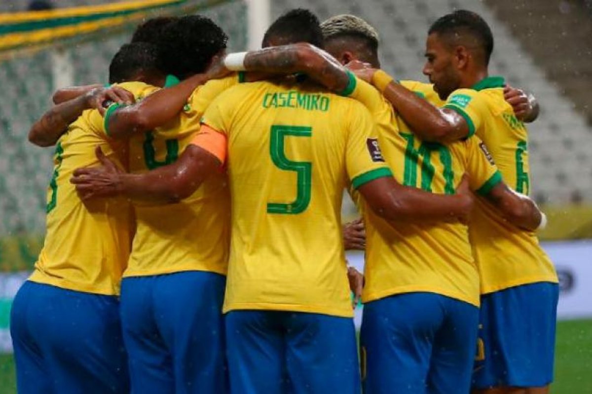 Brasil quiere quedar como único líder al recibir a una golpeada Venezuela