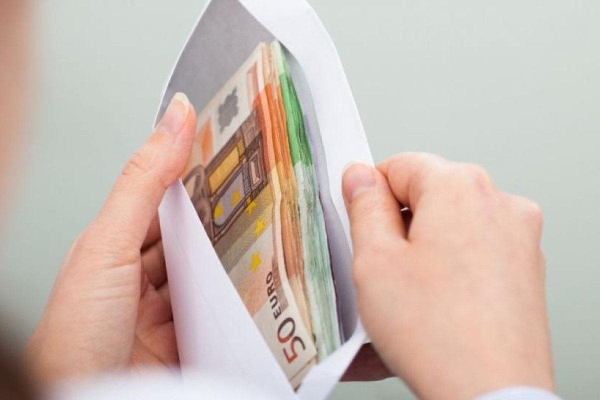 Envía dinero a los residentes de una localidad británica y explica por qué