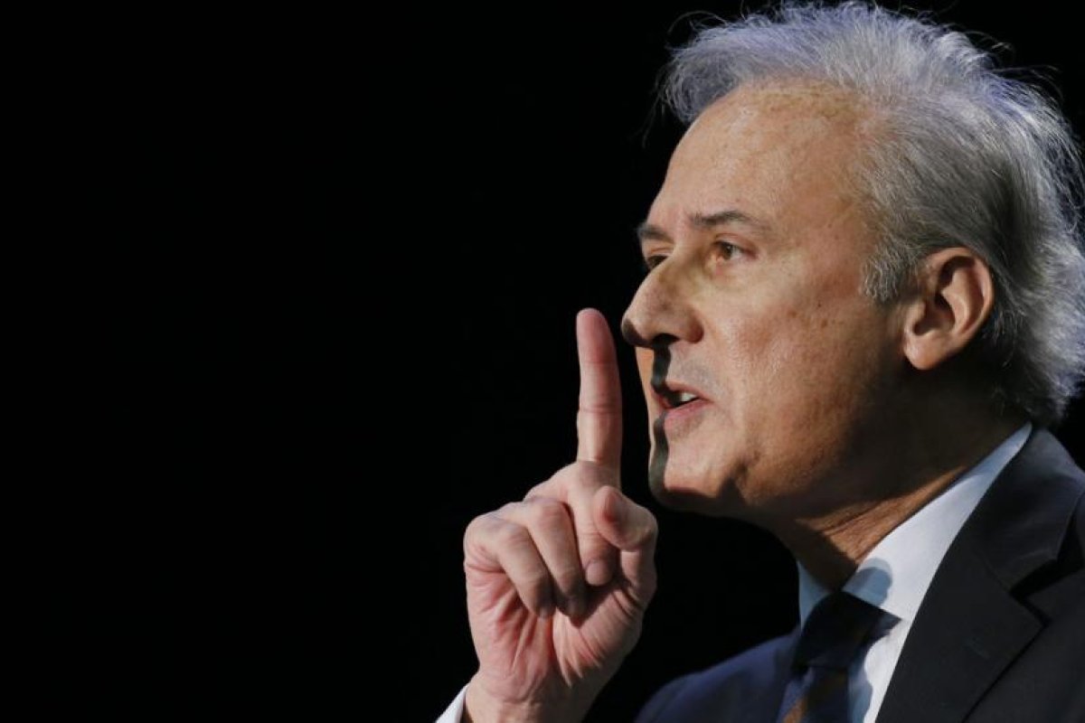Alcalde francés condenado por violación sigue gobernando desde su celda y llueven críticas de grupos feministas y partidos de la oposición