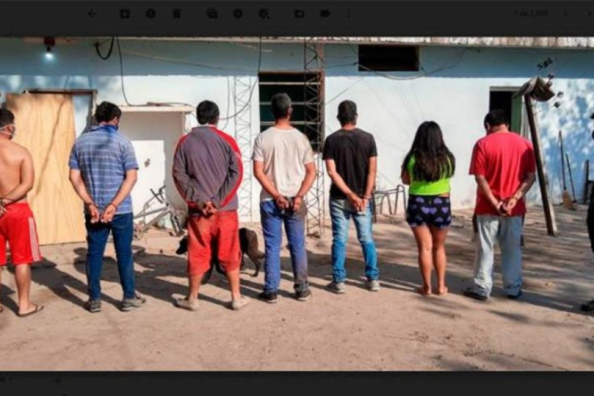 Desarticulan una banda delictiva y demoran a tres familiares por tratar de impedir el procedimiento