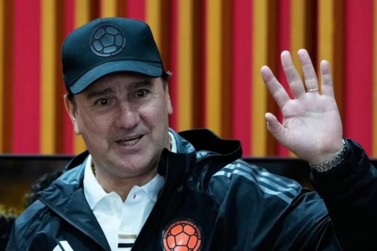 Néstor Lorenzo y la lista de técnicos candidatos para el cargo