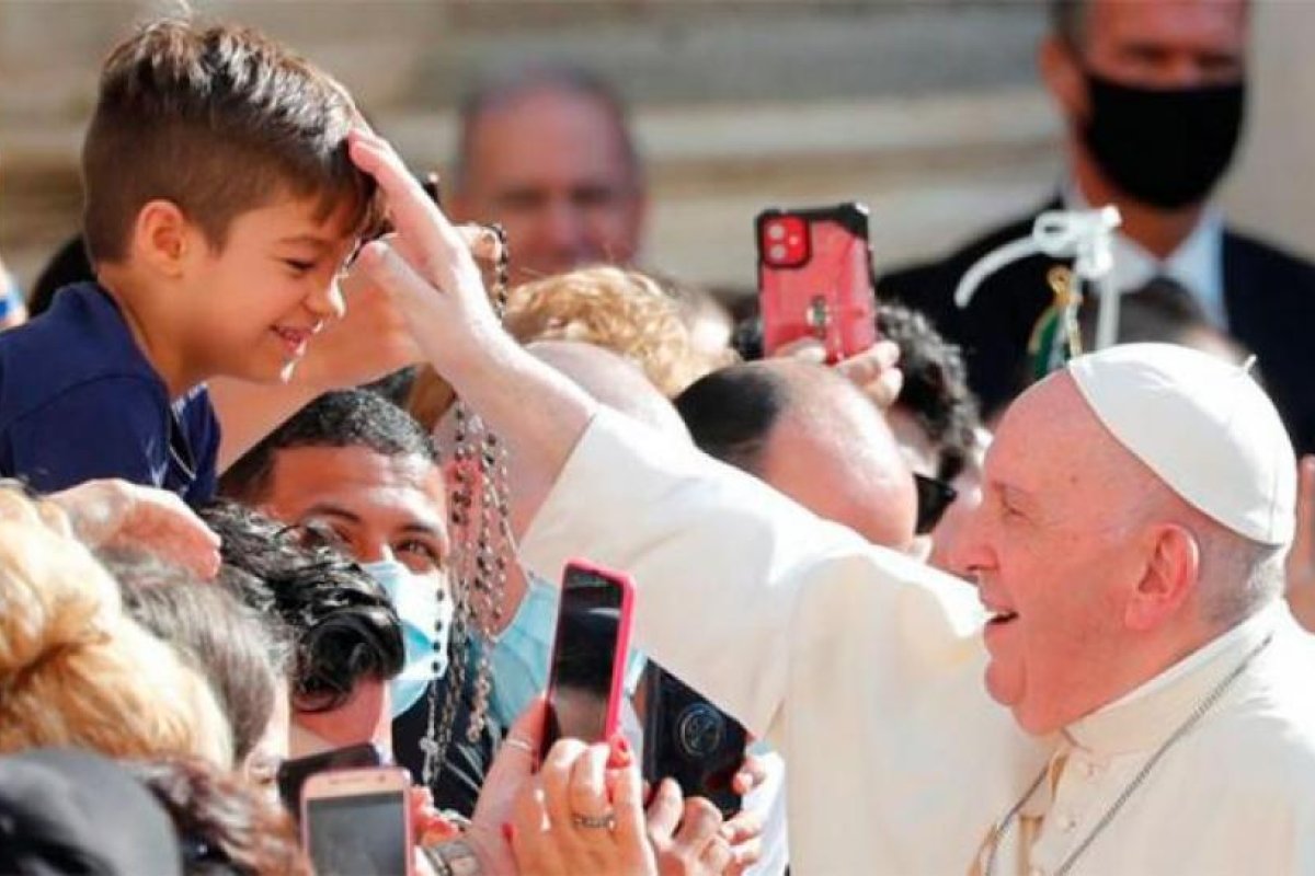 El Papa pidió "un cambio de paradigma socioeconómico" para salir de la pandemia