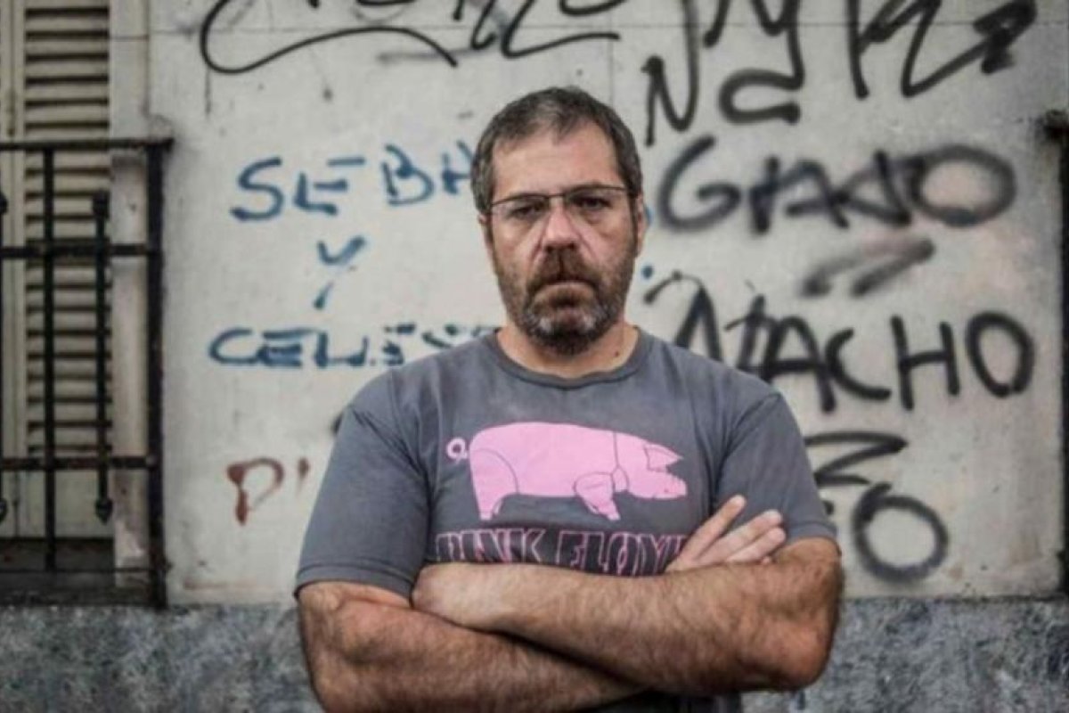 Murió el escritor Carlos Busqued, a los 50 años