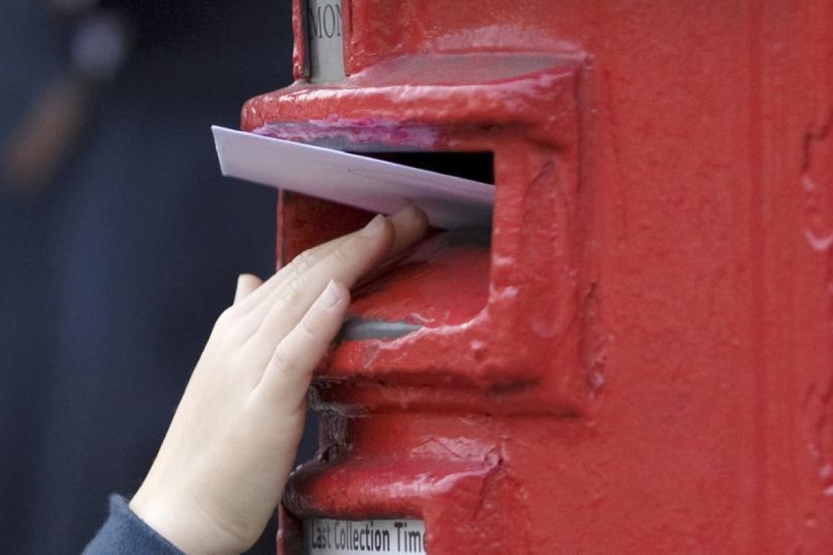 Una tarjeta postal llega al buzón 100 años después de su envío