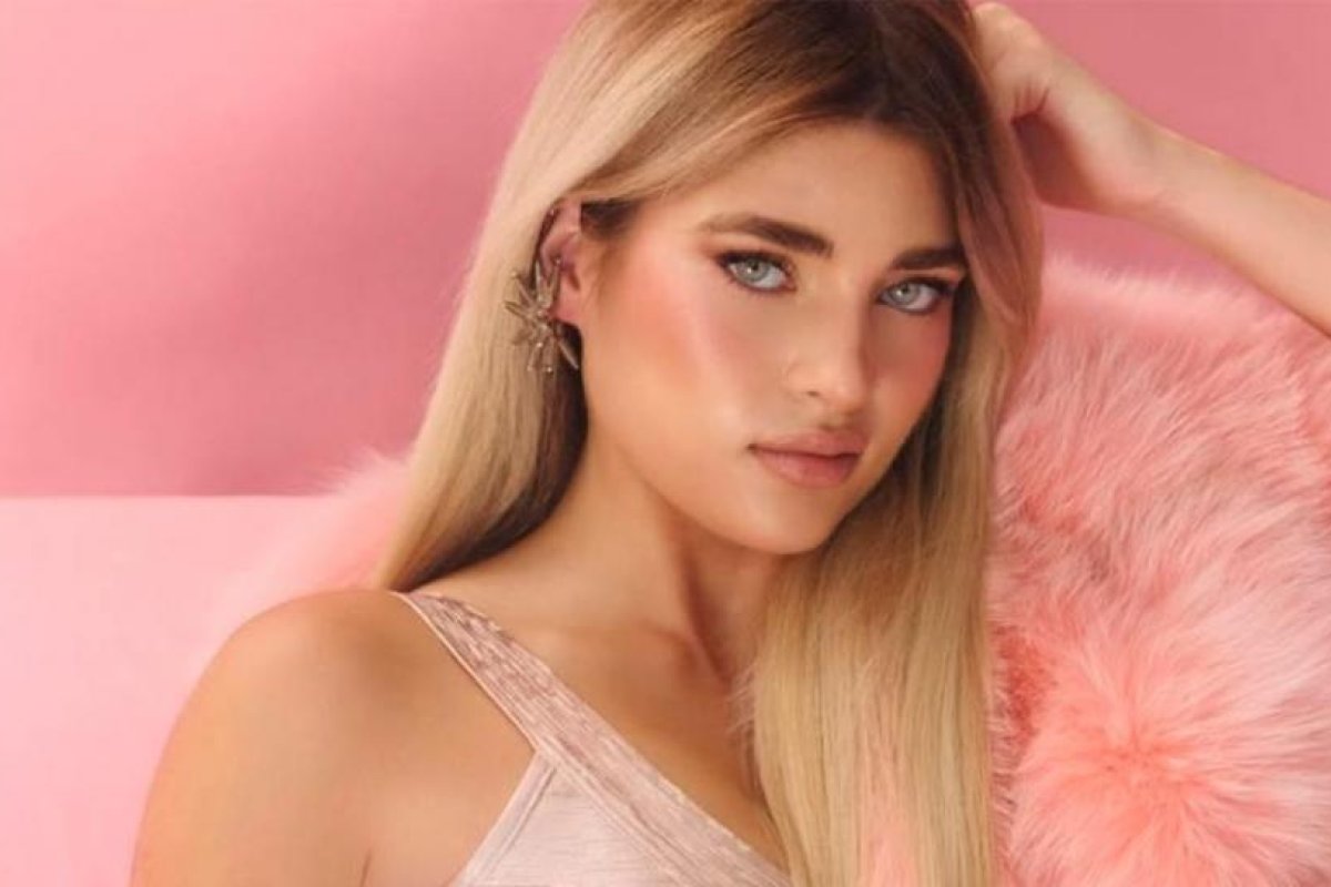 Marta Fort deslumbra con producción fotográfica en tonos rosas tras su cumpleaños