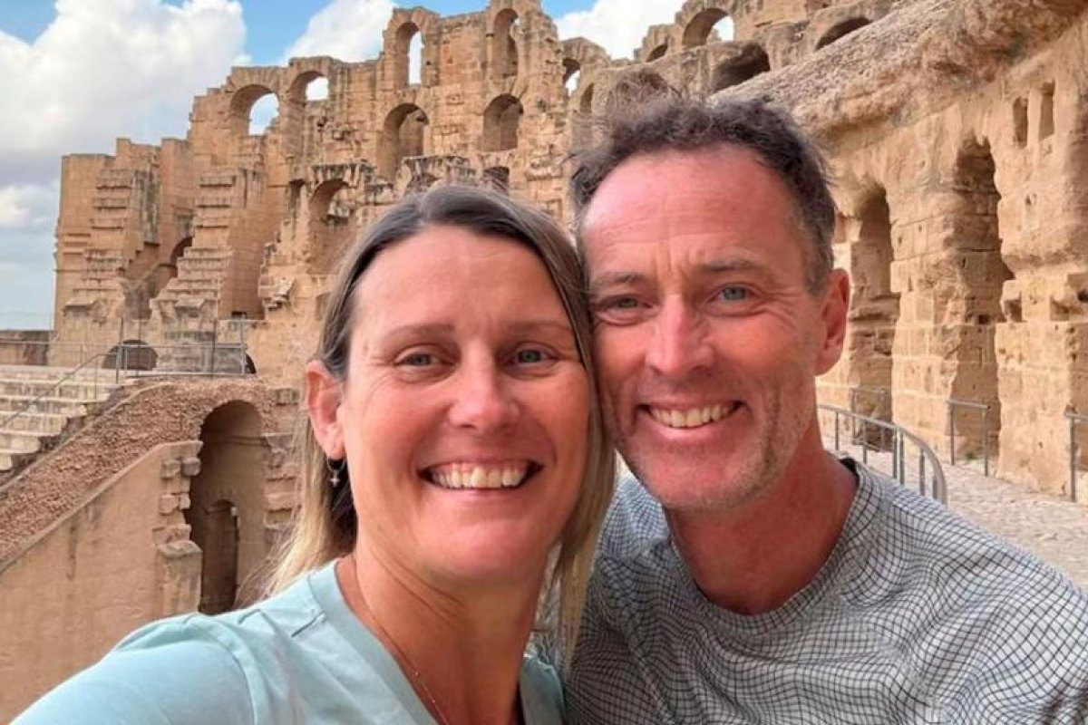 Irán condena a diez años de prisión a pareja británica por espionaje