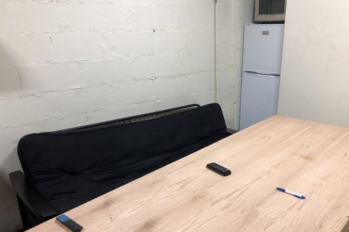 Autoridades del metro de Nueva York encuentran una "sala de entretenimiento no autorizada" debajo de una icónica estación de Manhattan