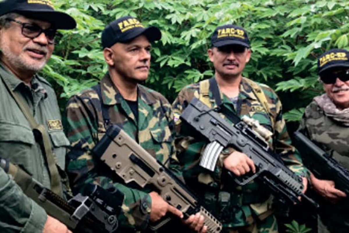 Disidentes armados de las extintas FARC exigen a Iván Duque "irse anticipadamente" de la presidencia de Colombia