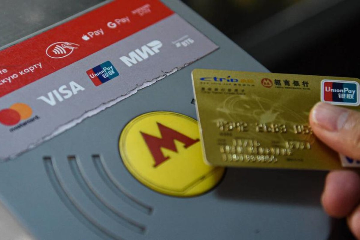Bancos rusos empezarán a emitir tarjetas con el sistema de pagos chino UnionPay