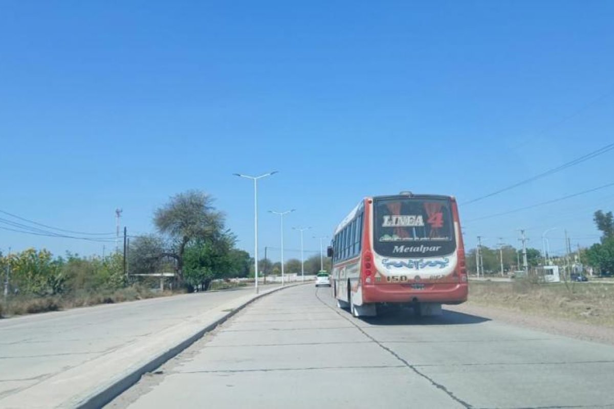 Paro de colectivos en La Banda por deudas salariales a partir del jueves