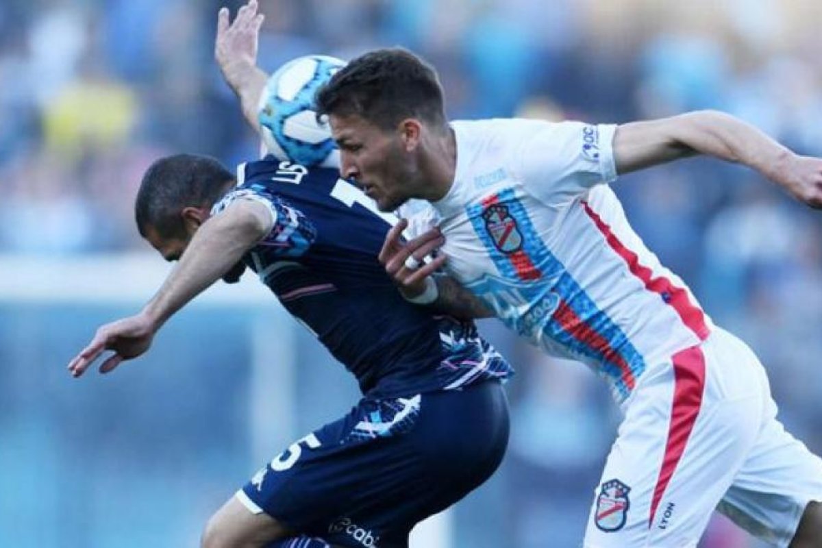 Racing busca una victoria clave ante Arsenal