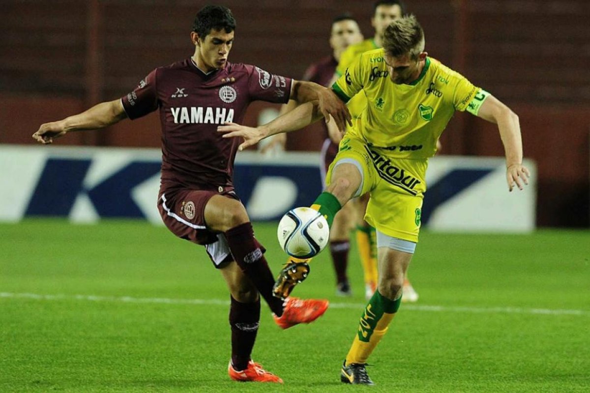 Juegan Lanús y Defensa, semifinalistas de la Sudamericana