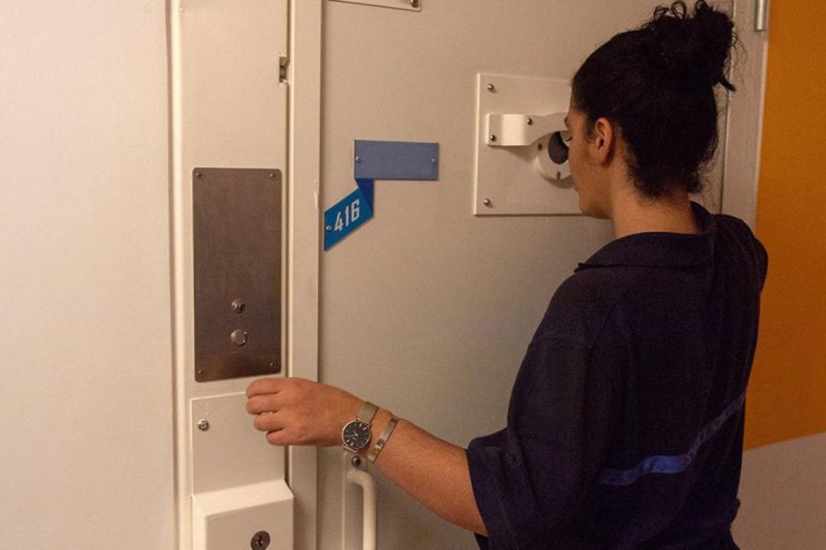 Una mujer que se declaró culpable de matar a tiros a su presunto violador afirma que el acuerdo con la Fiscalía era el "menor de dos males"
