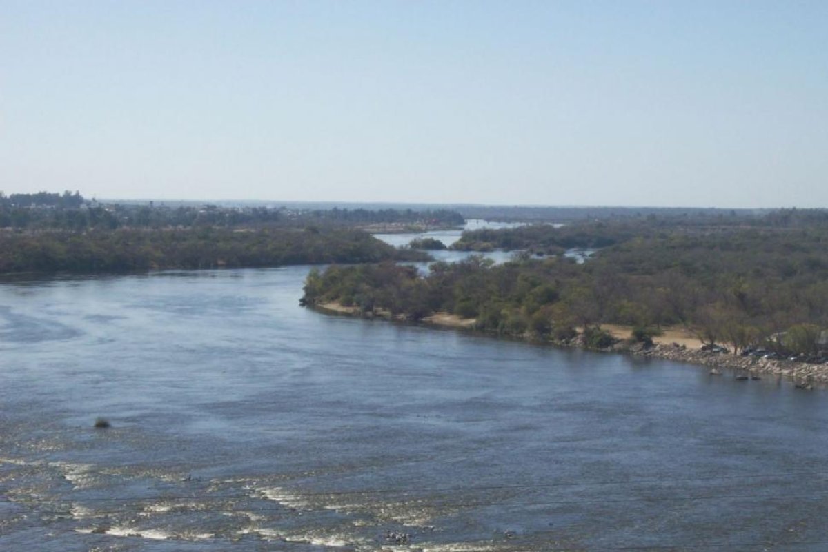 Barrio Agua Santa: Mujer de 40 años se arrojó al río en un intento de suicidio en Las Termas de Río Hondo
