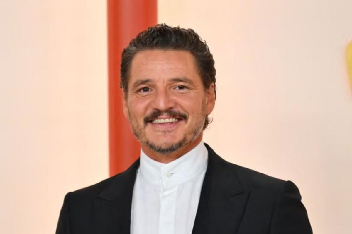 Pedro Pascal deslumbra en la alfombra roja de los Oscars 2026 con nuevo estilo