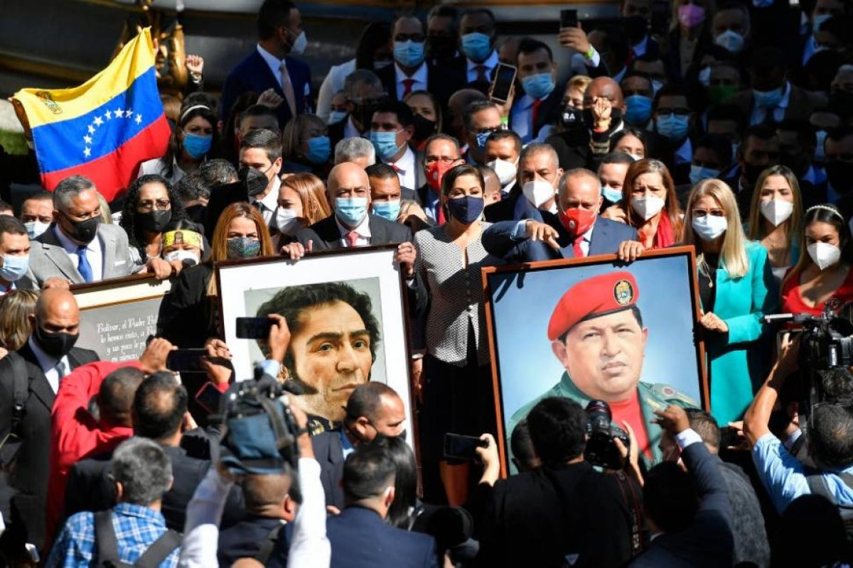Diálogo, elecciones y represión, la hoja de ruta delineada por la cúpula chavista