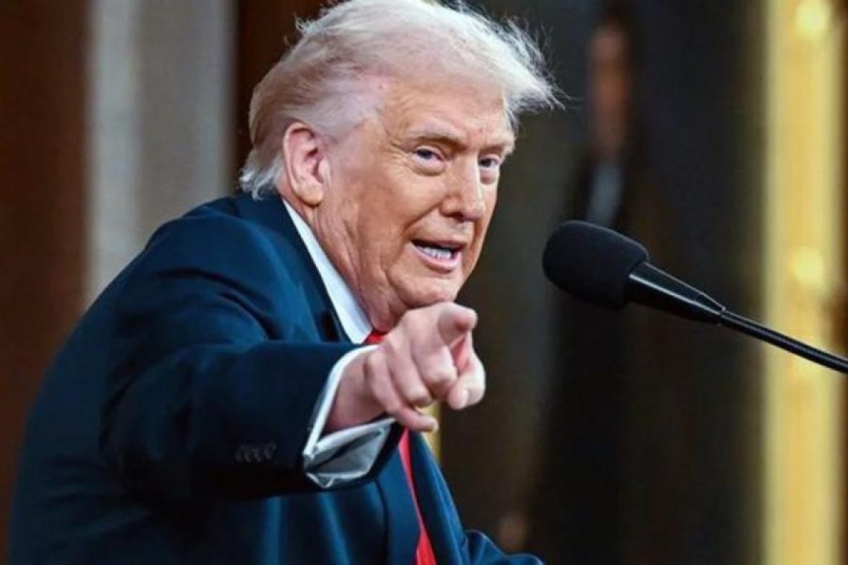 Trump advierte sobre represalias severas a Irán por el estrecho de Ormuz
