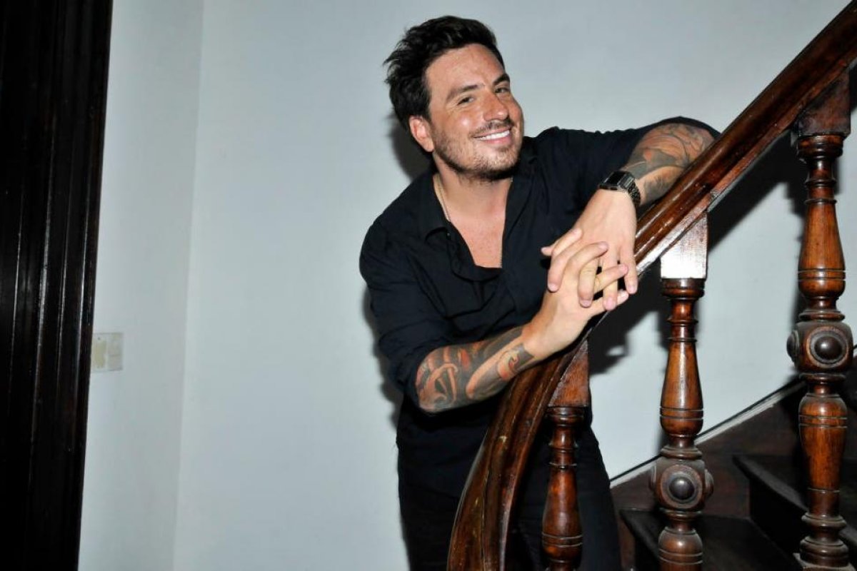 Unas fotos dejaron a Federico Bal con un pie afuera del estreno de la obra Mentiras inteligentes