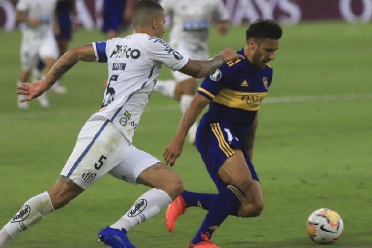 Boca busca eliminar a Santos en Brasil para acercarse a su séptimo trofeo continental