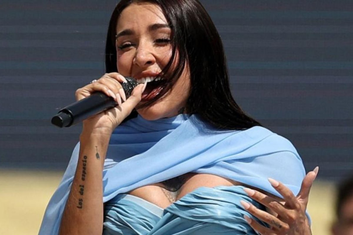 María Becerra Brilla al Cantar el Himno Nacional en la Final del Mundial 2026
