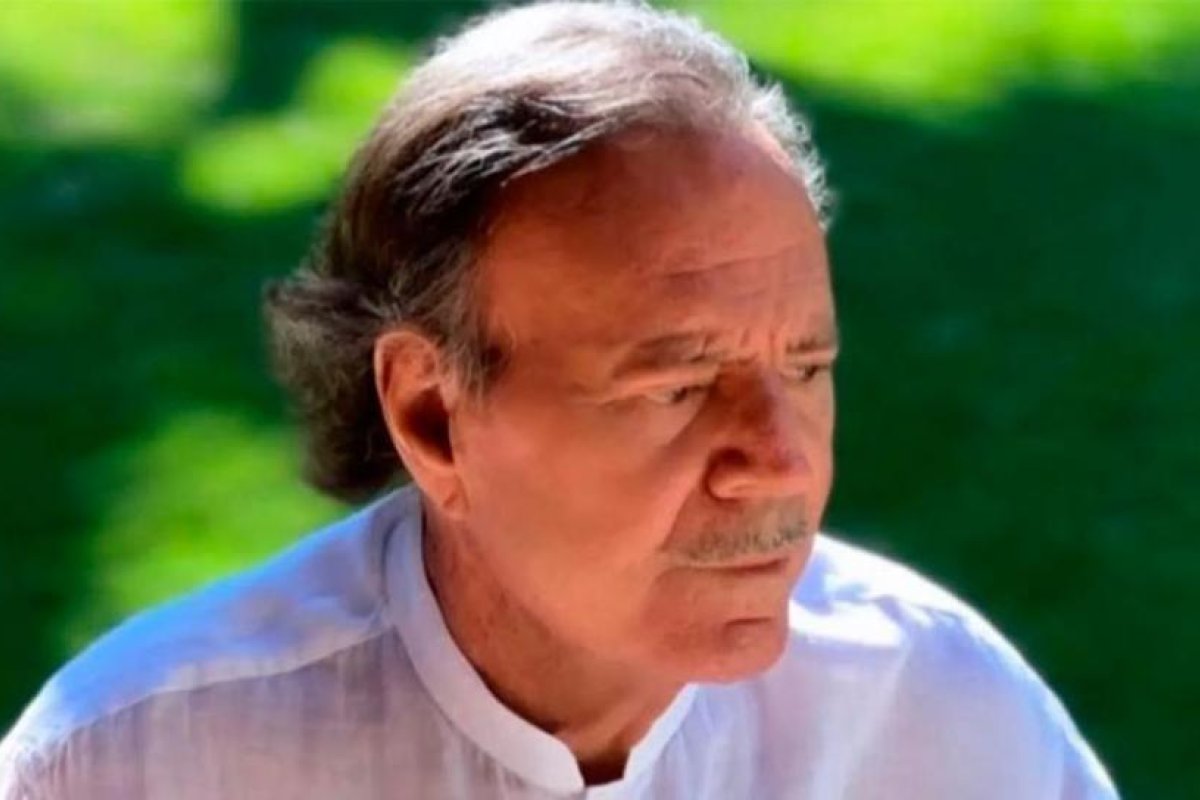 Julio Iglesias Rechaza Acusaciones de Abuso Sexual y Defiende su Honor
