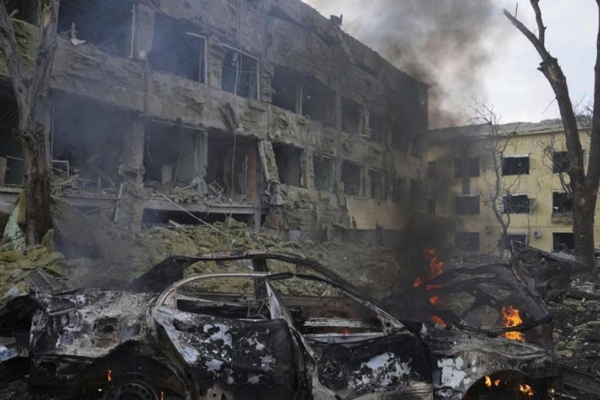 Lavrov sobre el bombardeo de una maternidad en Ucrania: "Fue capturado hace tiempo por el batallón nacionalista Azov"