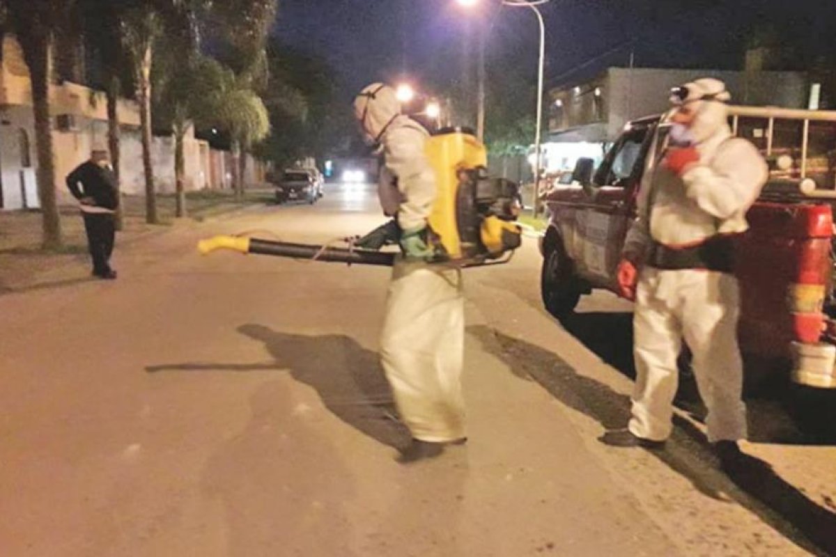 Lucha contra el dengue: fumigan en distintos sectores de Las Termas de Río Hondo