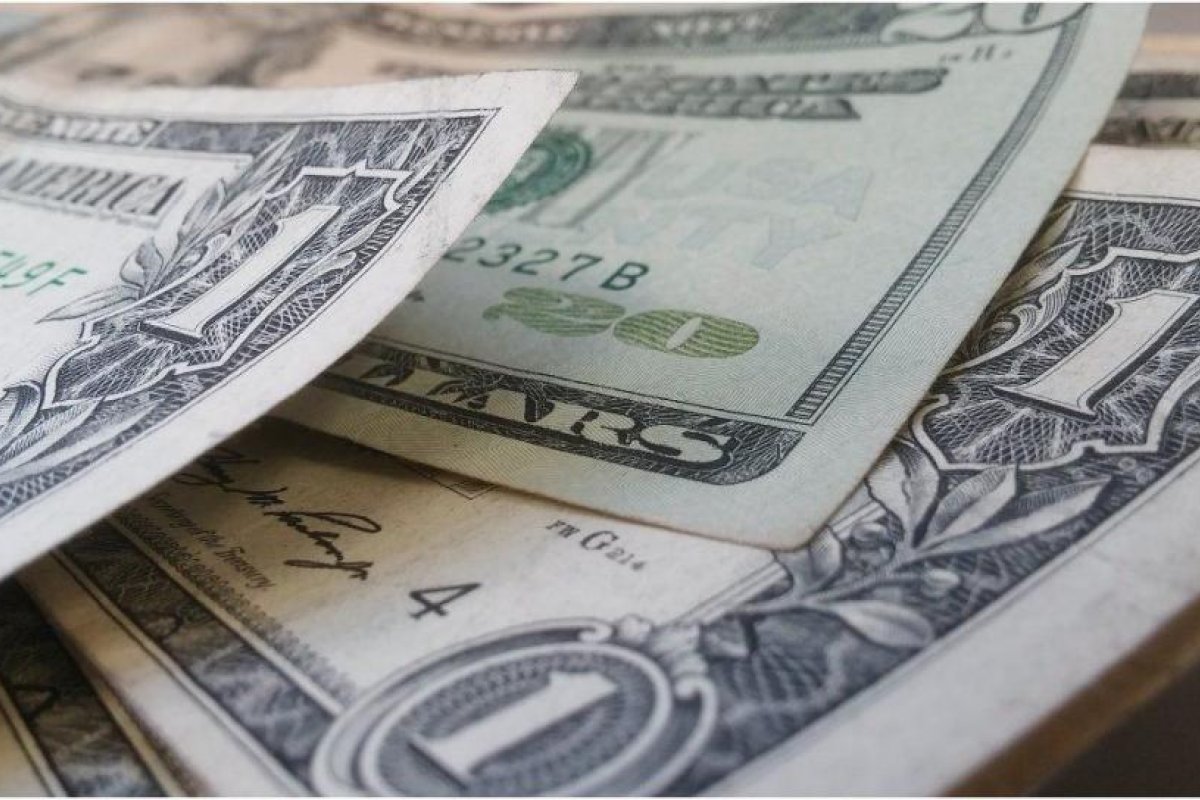 El dólar cerró a 80,05 pesos y en la semana avanzó 0,58%