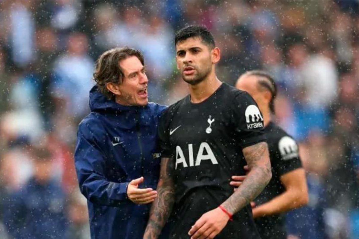 Tottenham Hotspur despide a Thomas Frank y busca nuevo entrenador argentino