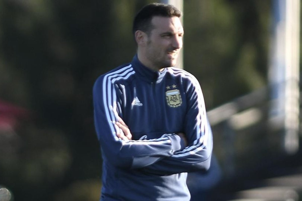 El seleccionado inicia la concentración con los cinco futbolistas del medio local