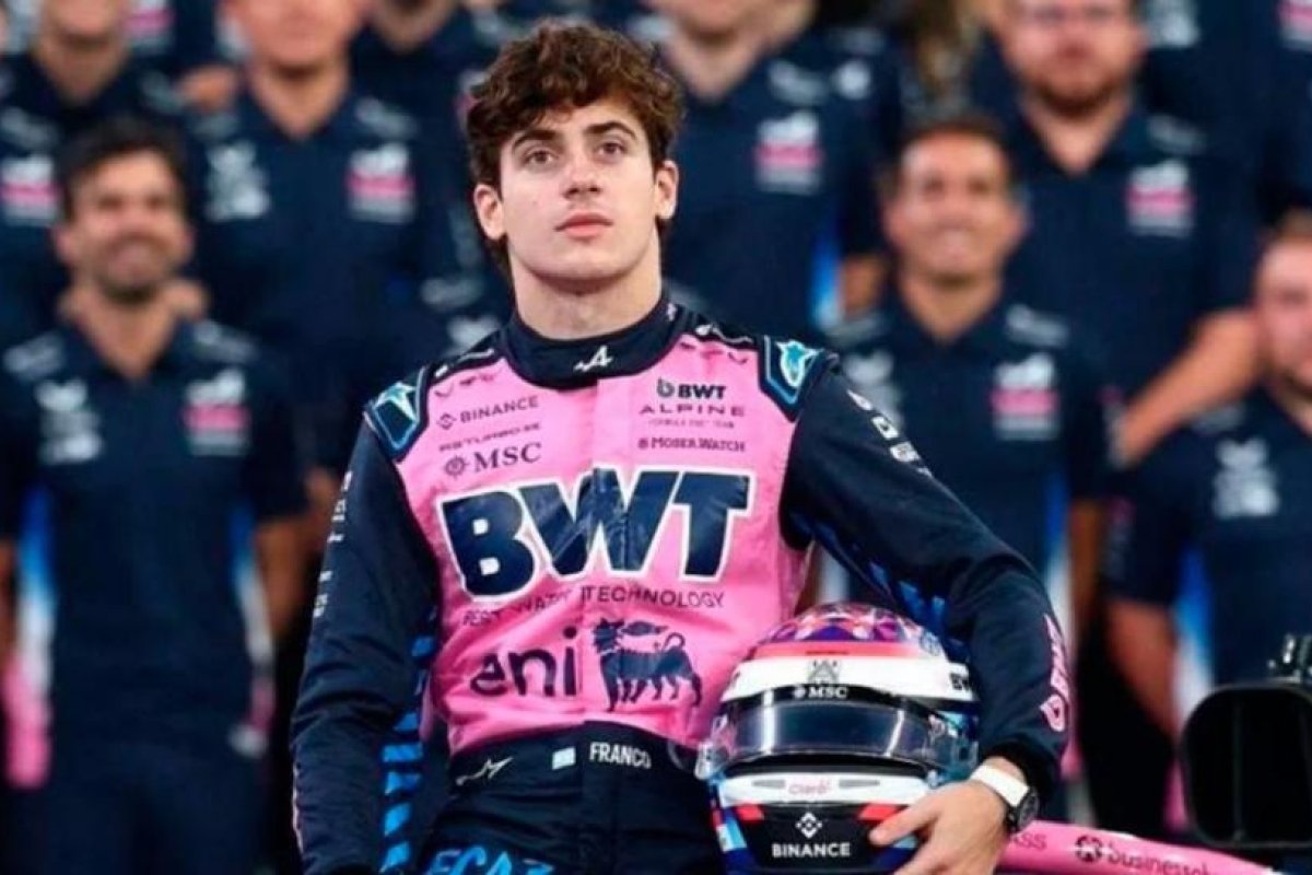 Franco Colapinto se prepara para su debut en Fórmula 1 con el A526