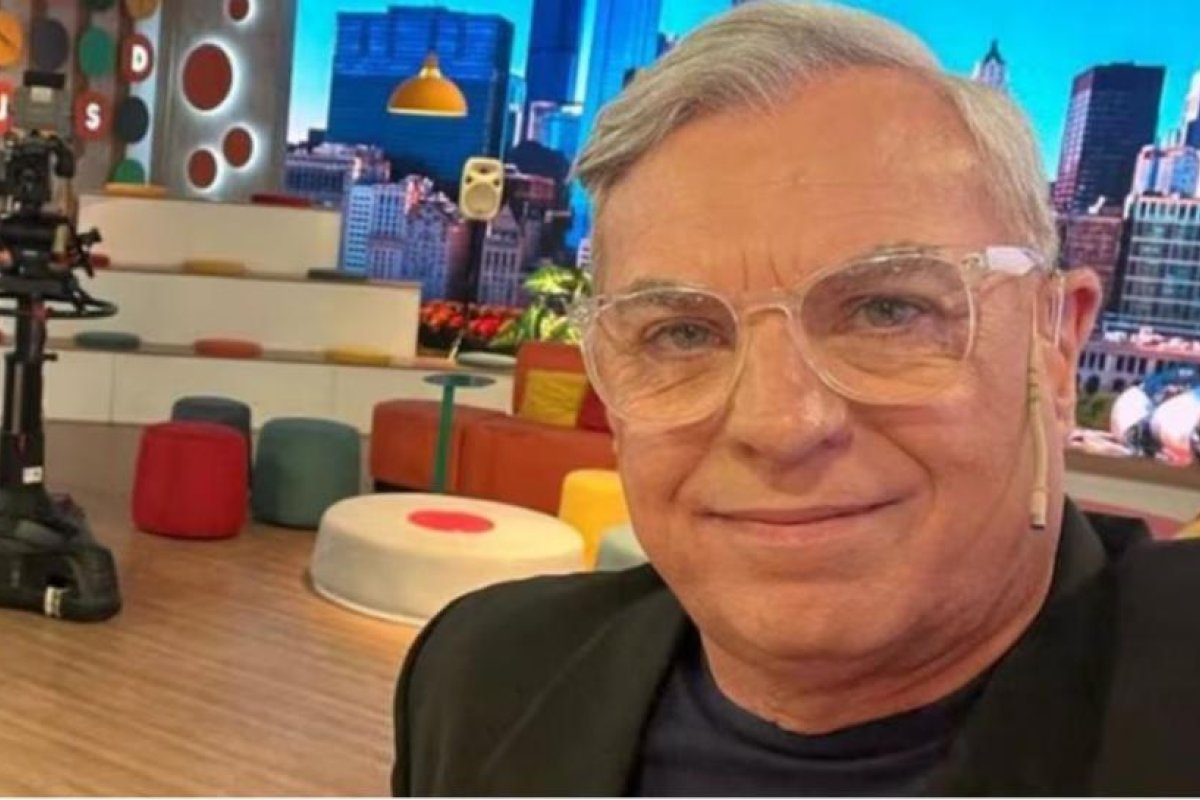 Carlos Monti solicita nueva co-conductora para "Mediodía Bien Arriba"