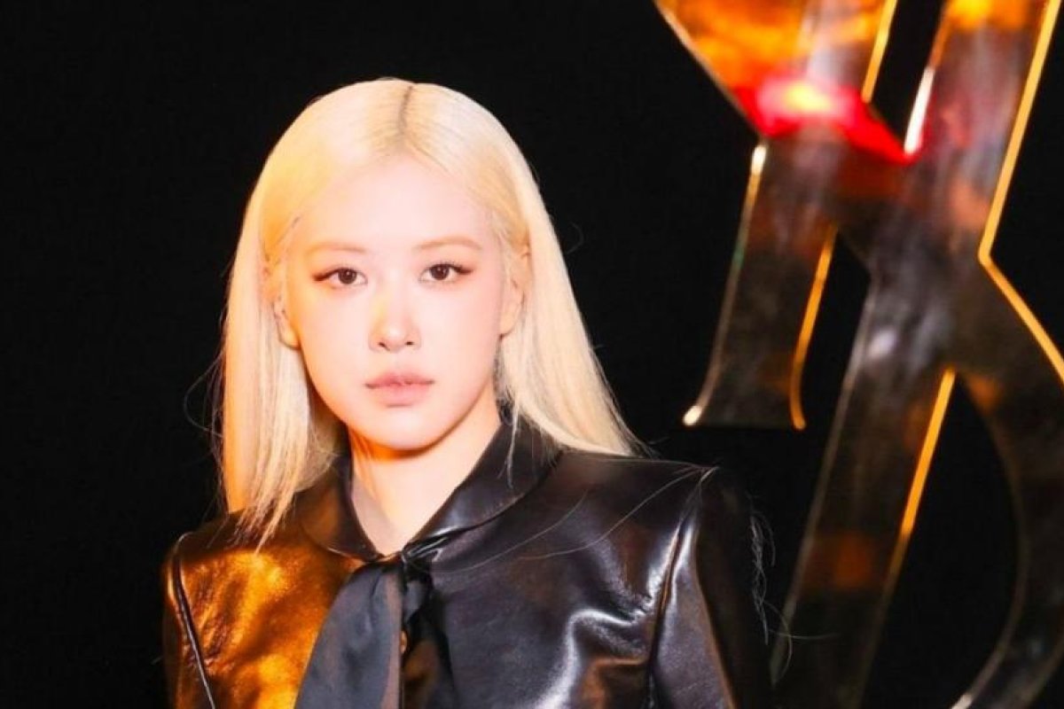 Rosé deslumbra con estilo en la Semana de la Moda de París 2023