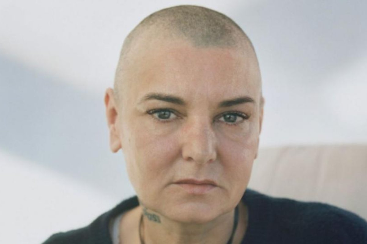 Sinéad O'Connor se retira de la música: su histórico escándalo con la foto del Papa Juan Pablo II