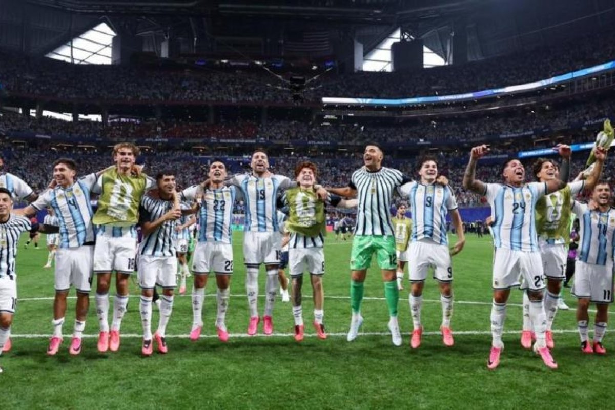 Argentina se enfrenta a cuartos con un jugador en riesgo de suspensión