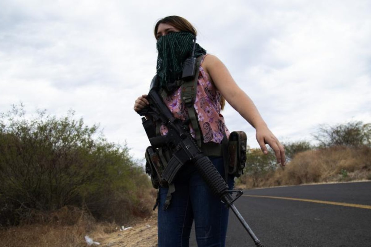 Las mujeres toman las armas para defenderse del Cártel Jalisco Nueva Generación en Michoacán 