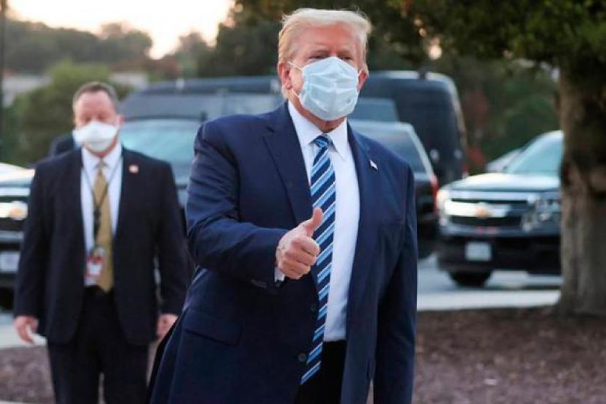 Donald Trump abandona el hospital Walter Reed y regresa a la Casa Blanca