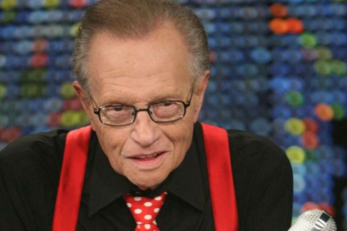 Larry King fue internado por coronavirus
