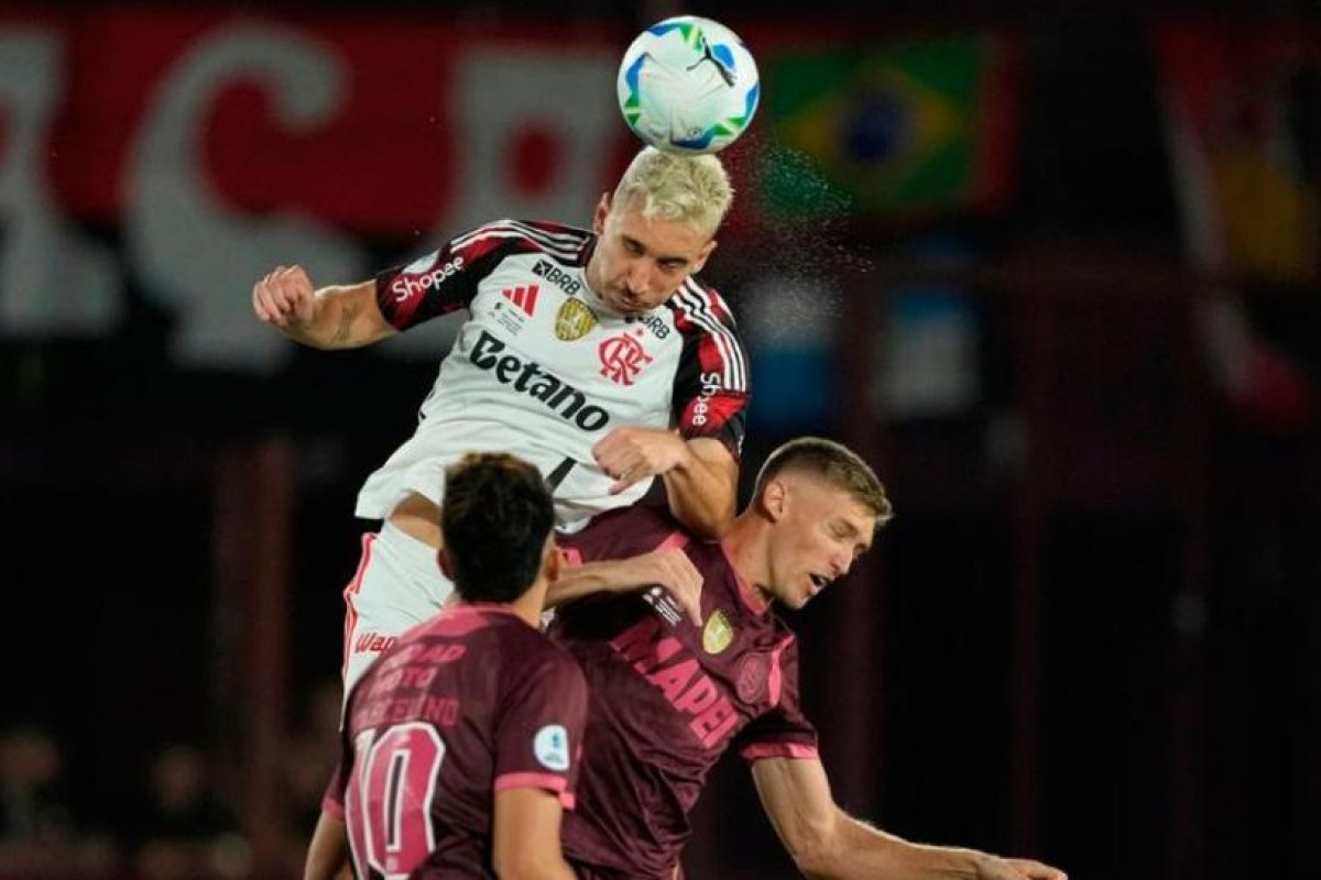 Lanús supera a Flamengo en La Fortaleza y avanza a la vuelta en Brasil